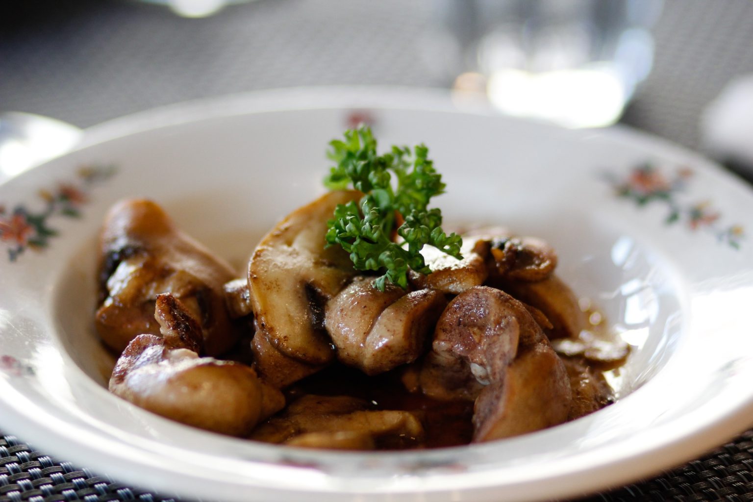 Rognon De Veau Sauce Madère Et Crème Fraîche